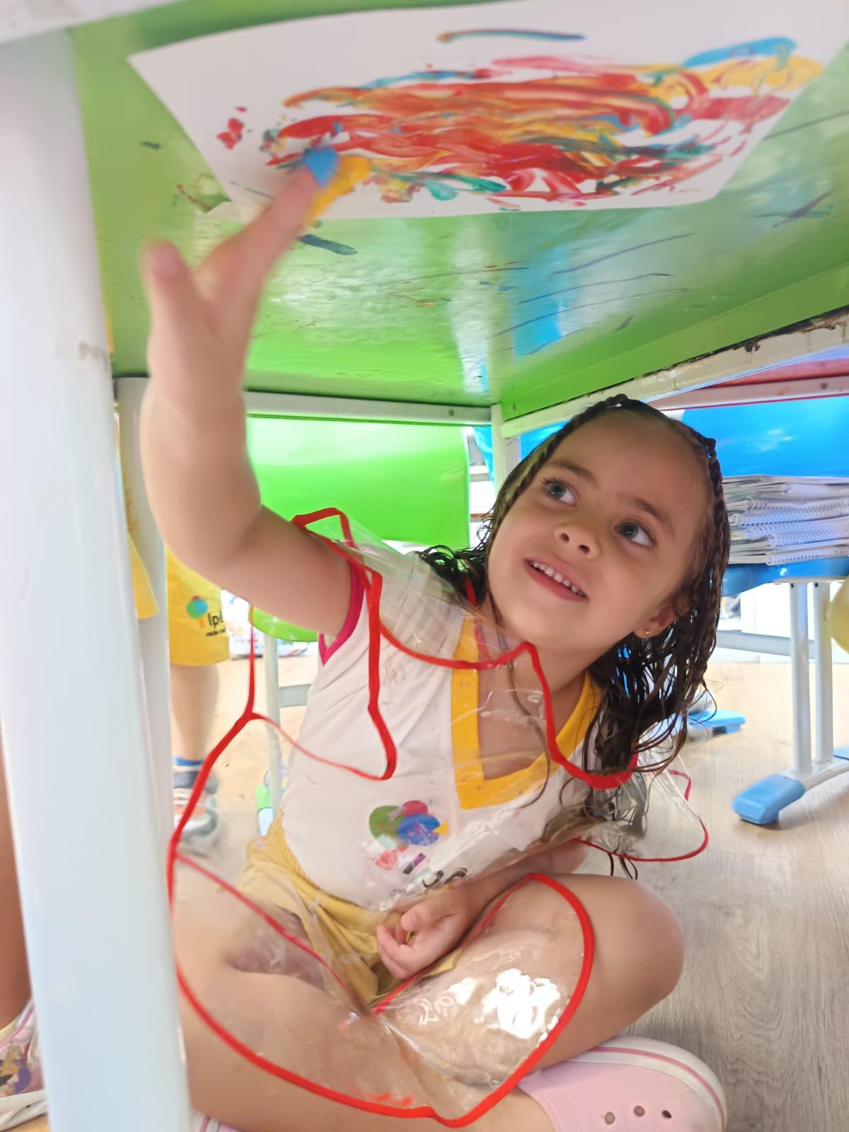 Aprender inglês brincando: como atividades lúdicas estimulam o desenvolvimento infantil